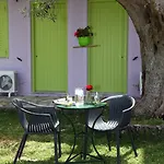 Summer House Louisa